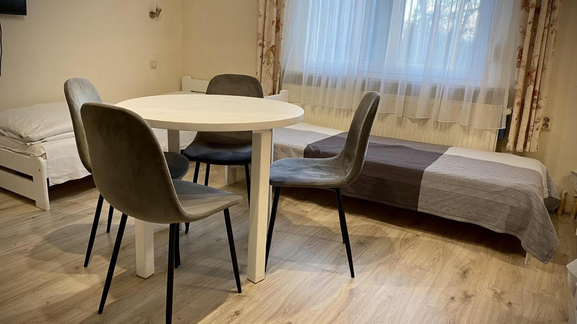 Villa Pod Orzechem W Zaniemyslu Eksteriør bilde