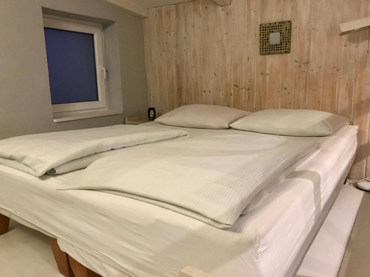 Villa Pod Orzechem W Zaniemyslu Eksteriør bilde